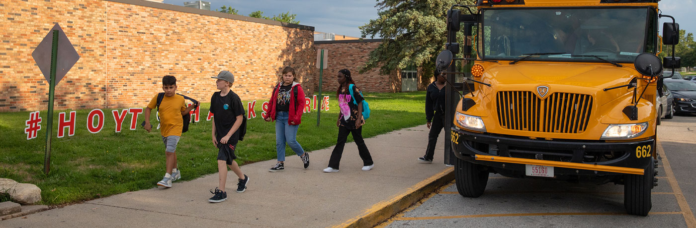 Hoyt students arriving to school on a bus